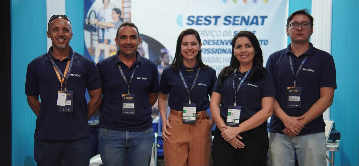 Painel de discussão e debate no palco central